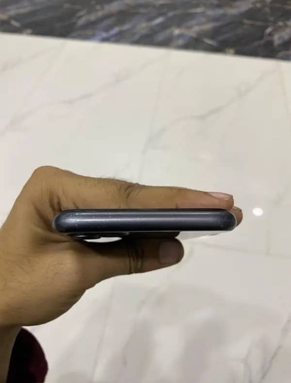 iPhone 11 128Gb PTA Approved 4