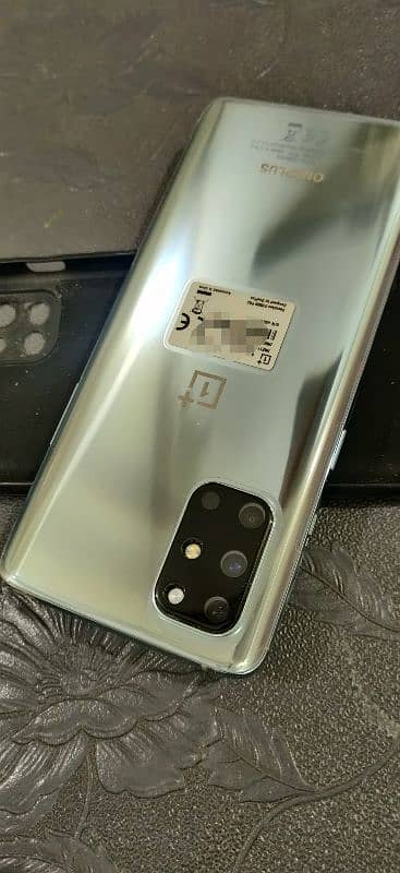 Oneplus 8T 8/128 GB with one green 1