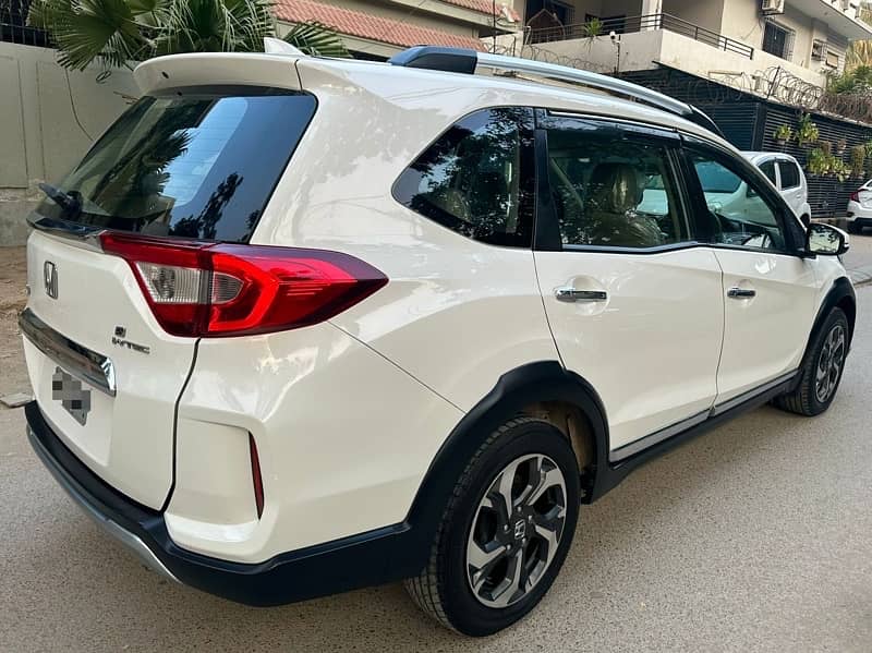 Honda BR-V S Package 2020/2019 White Full house 4