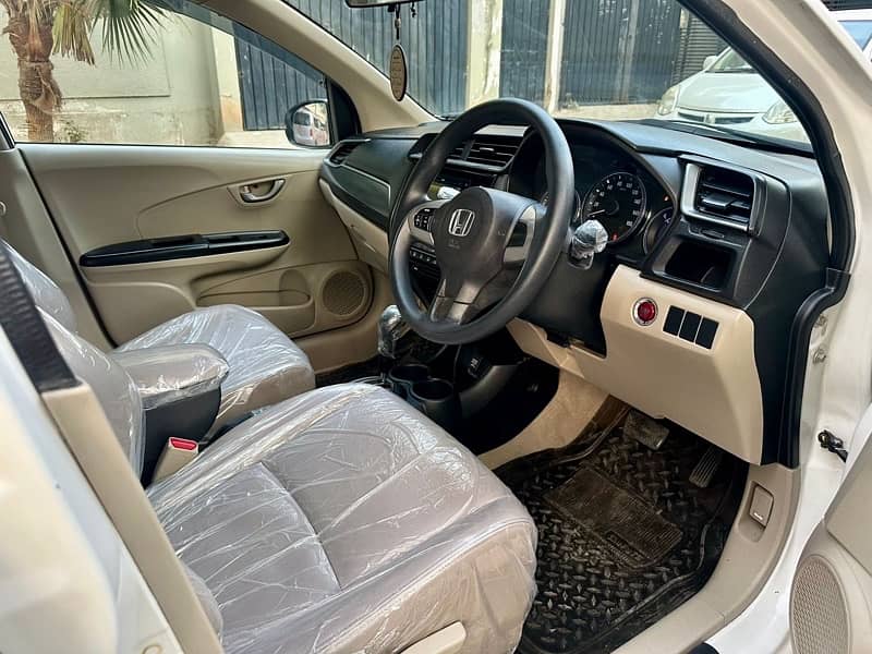 Honda BR-V S Package 2020/2019 White Full house 9