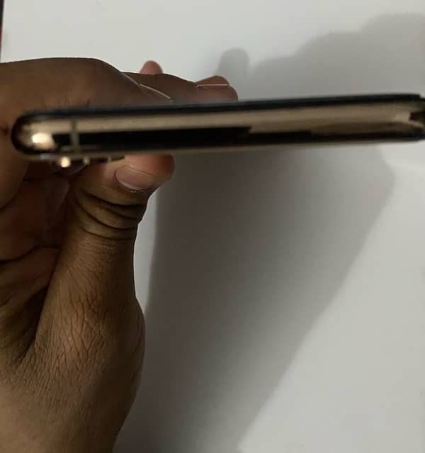 iPhone Xs Max 4