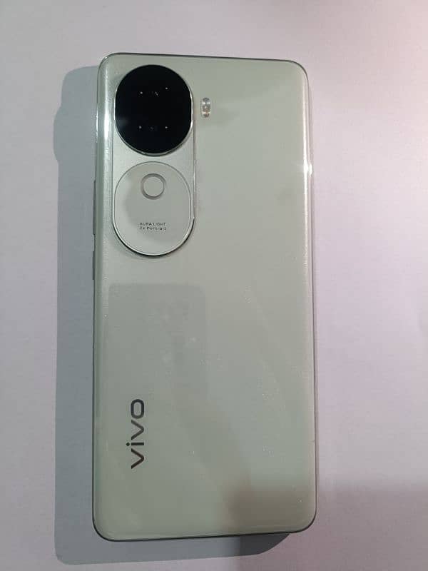 Vivo V40e 5G 8+8/256 full lush Condition Without Box 6