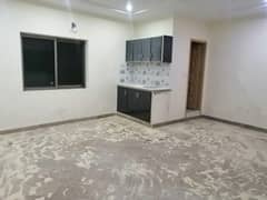 Non Furnished Office for rent 350 square feet available in model town link road