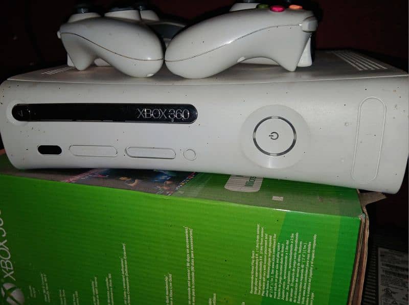 xbox 360 fat 320 gb with 2 wireless controller 3