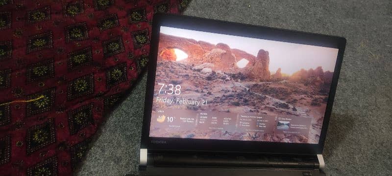 Toshiba Dynabook Core i5 6th generation,4 gb ram,320 hdd,3 hrs battery 4