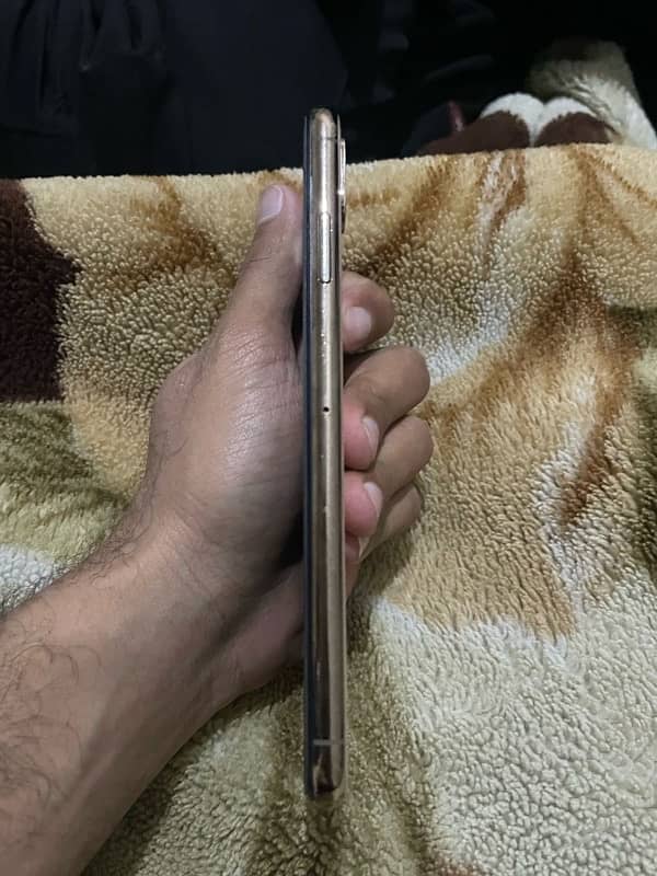 iphone xsmax golden colour  non pta jv lush condition lush 0