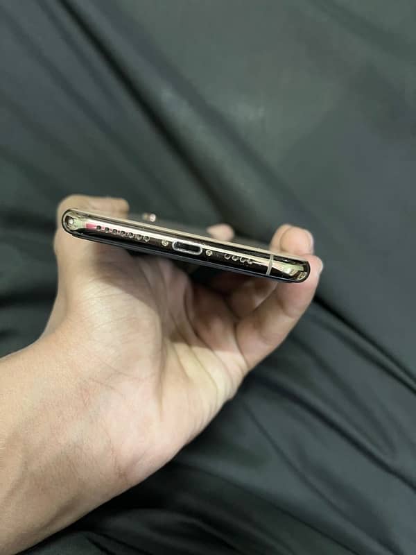 iPhone XS Max dual sim pta approved with box 1