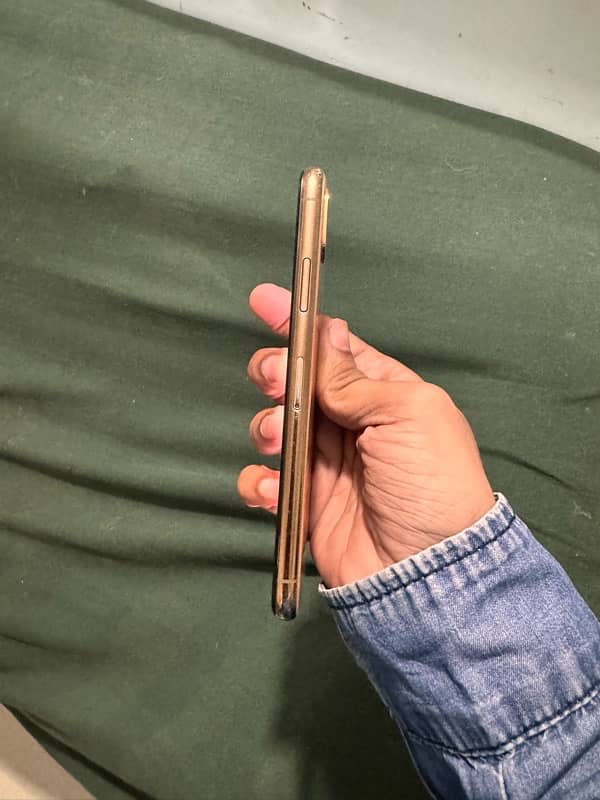 iPhone Xs PTA proved 1