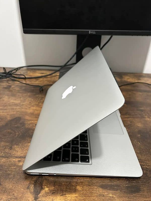 MacBook air 2017 for sale on urgent Base 4