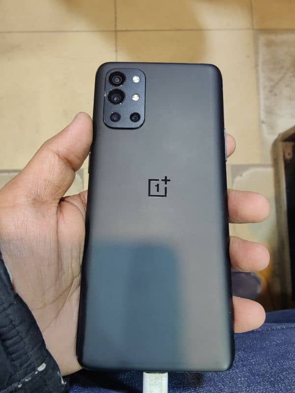 OnePlus 9R 1