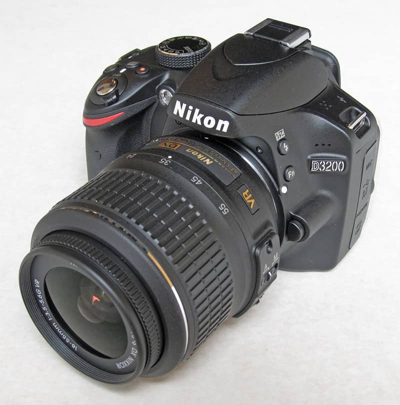 Nikon D-3200 24 magapixcal 0