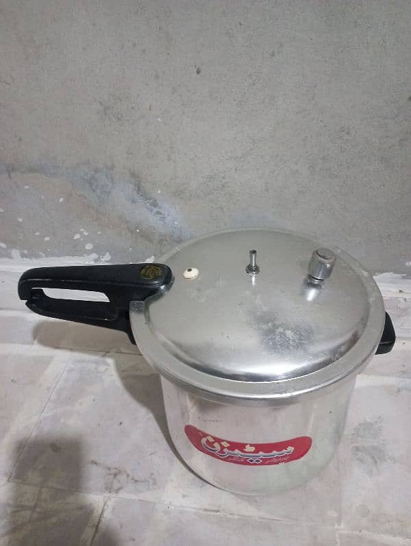 pressure cooker 0