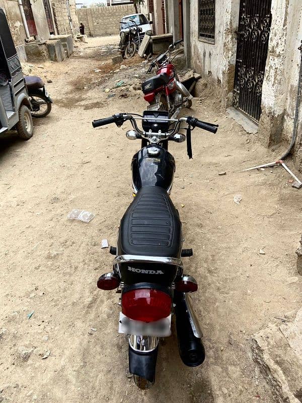 Honda 125 larkana number 7