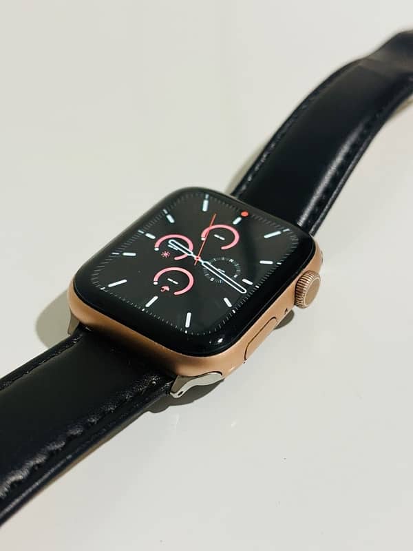 APPLE WATCH SERIES 6 44MM GOOD CONDITION WITH CHARGER 0