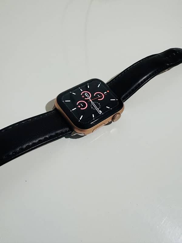 APPLE WATCH SERIES 6 44MM GOOD CONDITION WITH CHARGER 1