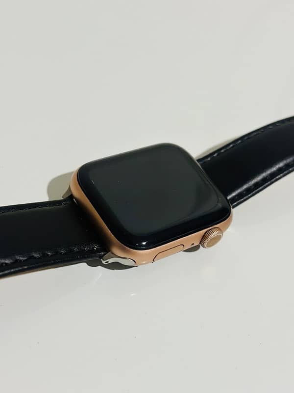 APPLE WATCH SERIES 6 44MM GOOD CONDITION WITH CHARGER 3