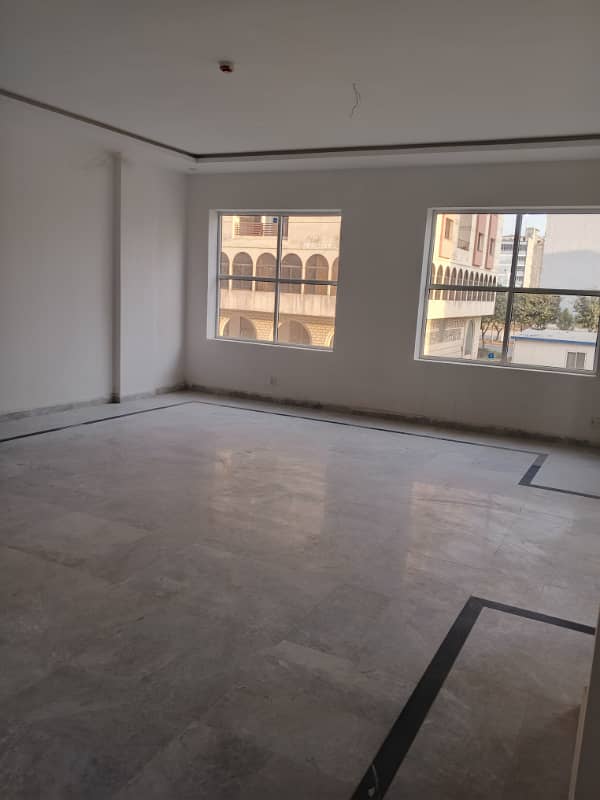 OFFICE SPACE (700 sqft to 8000 ) AVAILABLE FOR RANT IN GULBERG GREEN 6