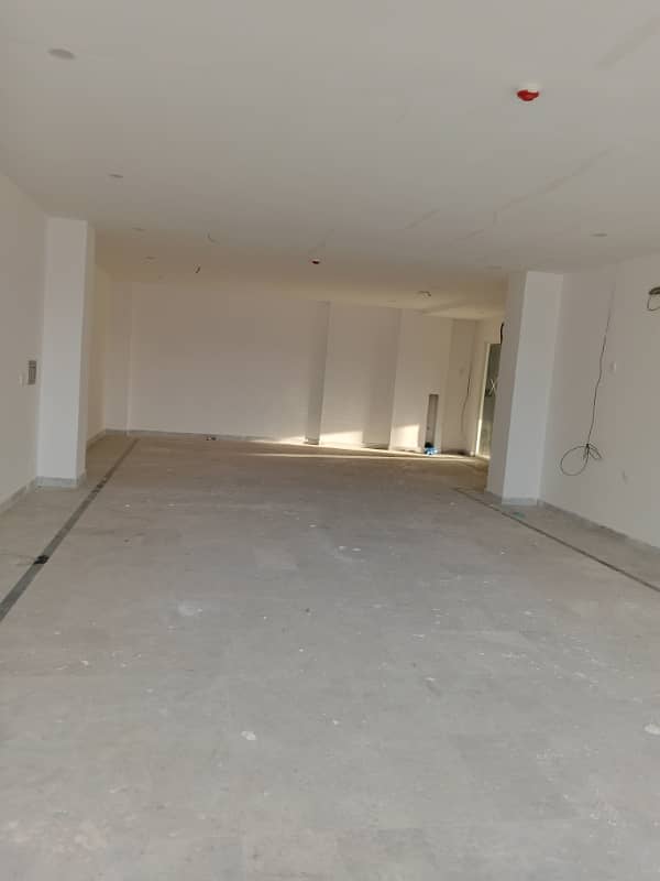 OFFICE SPACE (700 sqft to 8000 ) AVAILABLE FOR RANT IN GULBERG GREEN 13