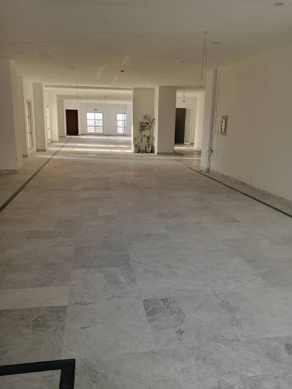 OFFICE SPACE (700 sqft to 8000 ) AVAILABLE FOR RANT IN GULBERG GREEN 18