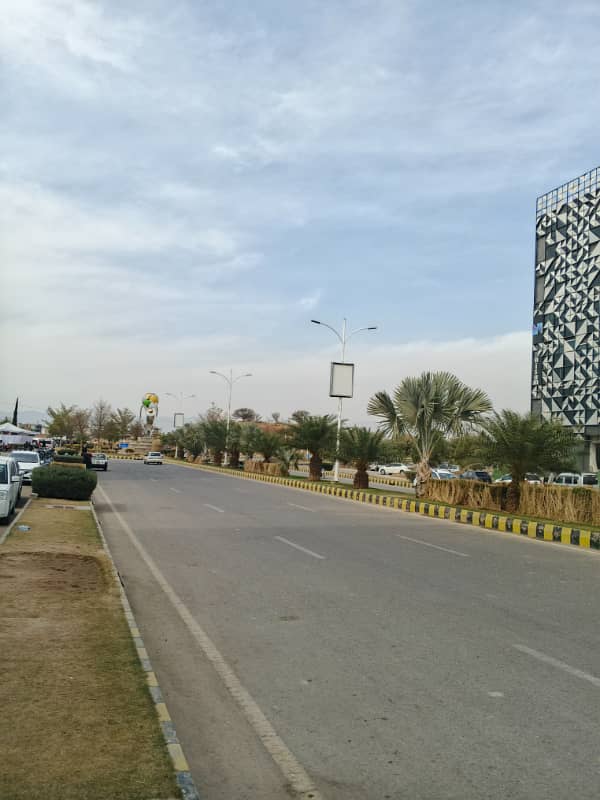 OFFICE SPACE (700 sqft to 8000 ) AVAILABLE FOR RANT IN GULBERG GREEN 25