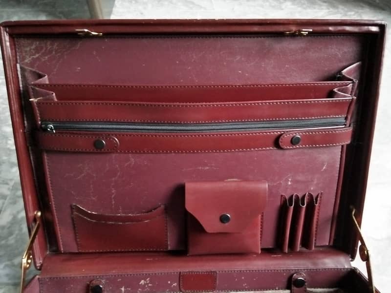 Jafferjees Royal Mile Briefcase - Maroon 3