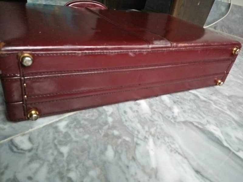 Jafferjees Royal Mile Briefcase - Maroon 6