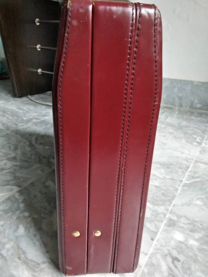 Jafferjees Royal Mile Briefcase - Maroon 7