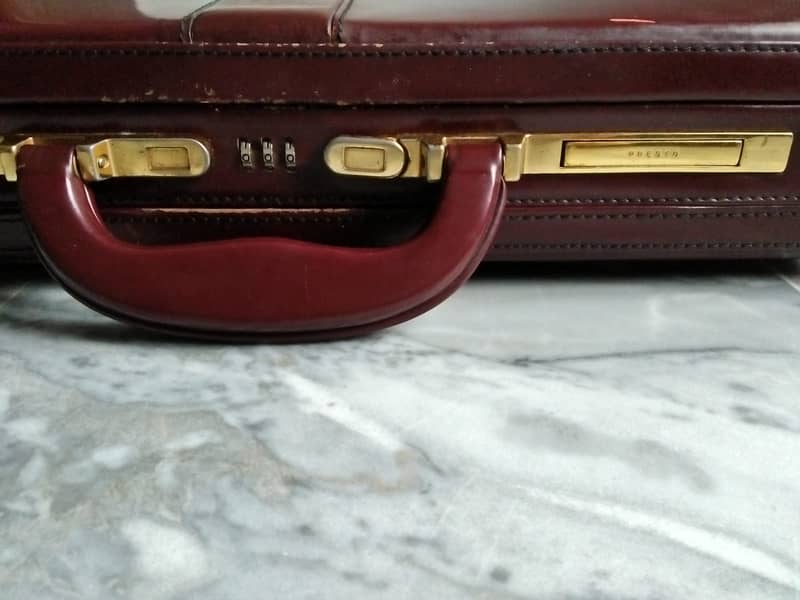 Jafferjees Royal Mile Briefcase - Maroon 8