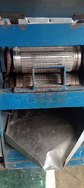 sugarcane machine for sale good condition 10by10  taxila 03145126787 6