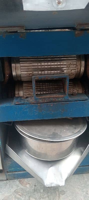 sugarcane machine for sale good condition 10by10  taxila 03145126787 14