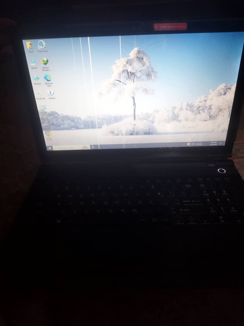 Toshiba. Core i3.5020u 8gb 1tb 3