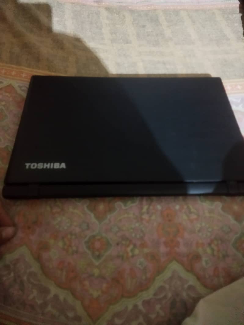 Toshiba. Core i3.5020u 8gb 1tb 14