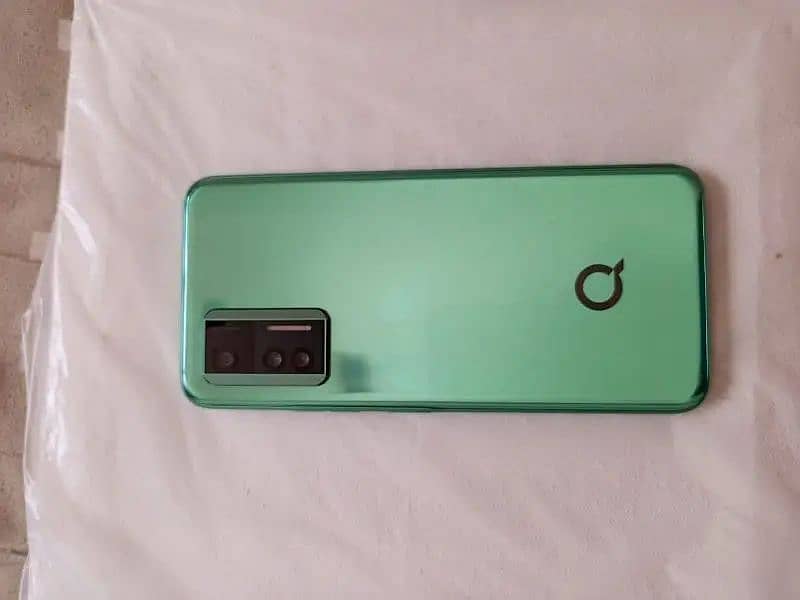 Q mobile ultra 12GB,128GB 18w fast charging 03122505937 1