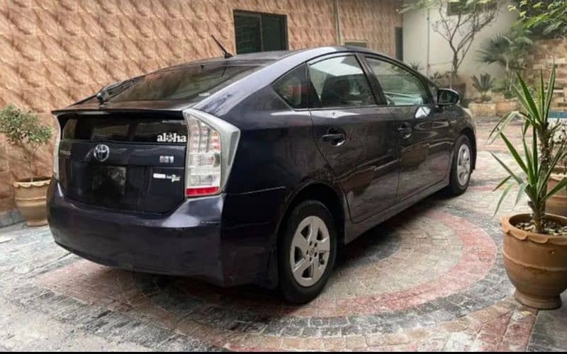 Toyota Prius 2011/2014 Model Excellent Conditiom 1