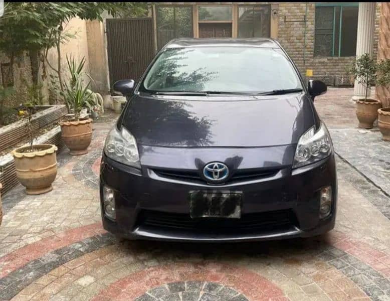 Toyota Prius 2011/2014 Model Excellent Conditiom 2