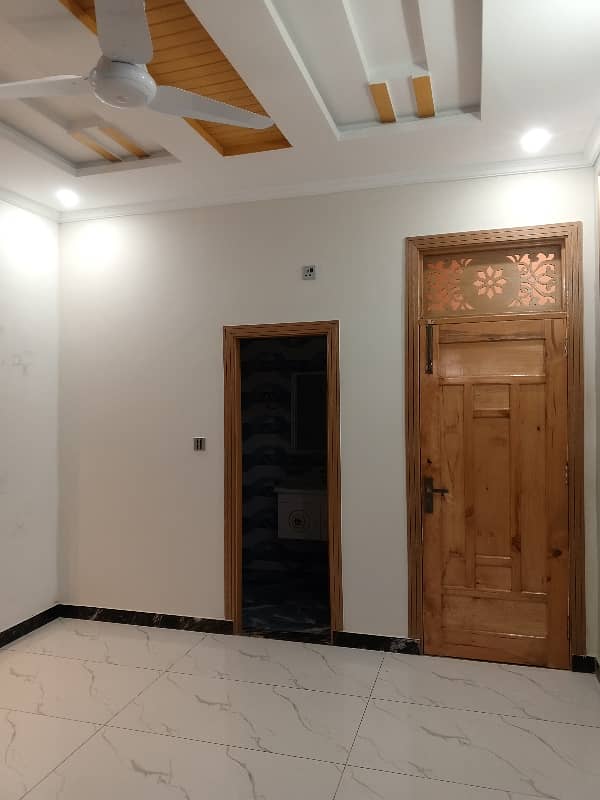 Double Storey 5 Marla House Demand 1 Crore 60 Lac Electricity Water 30 Feet Street 31