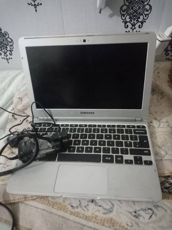 laptop for sell with charger 0