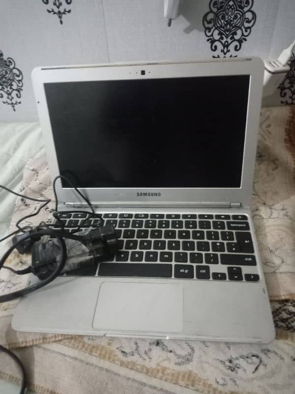 laptop for sell with charger 1