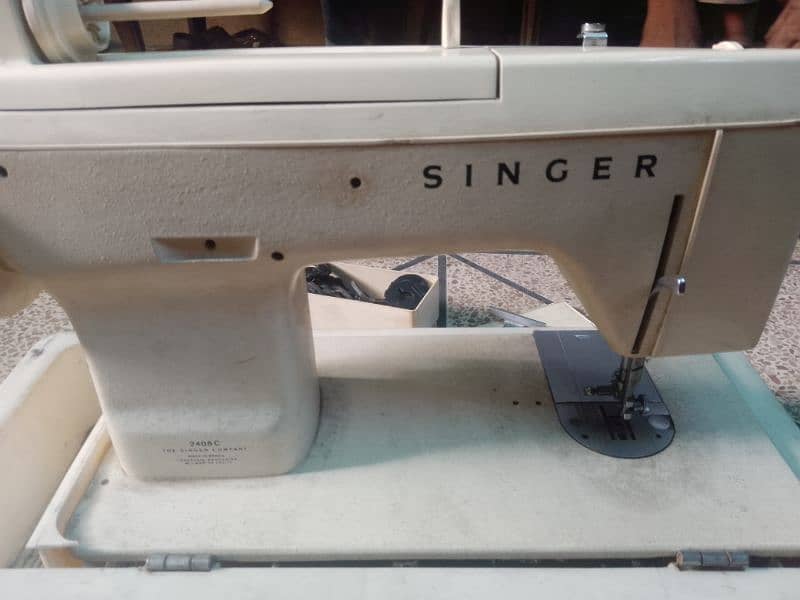 Singer Embroidery Machine 2405 1