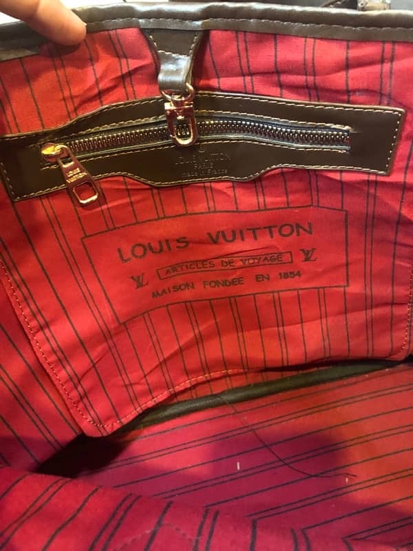 LV / Gucci / Zara in good condition as new 12