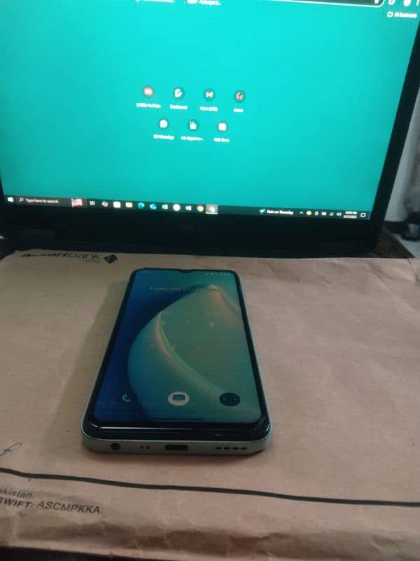 Realme C35 0