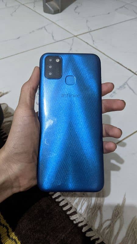 I'm selling my Infinix smart 6 with box 3/64 pta approved 1