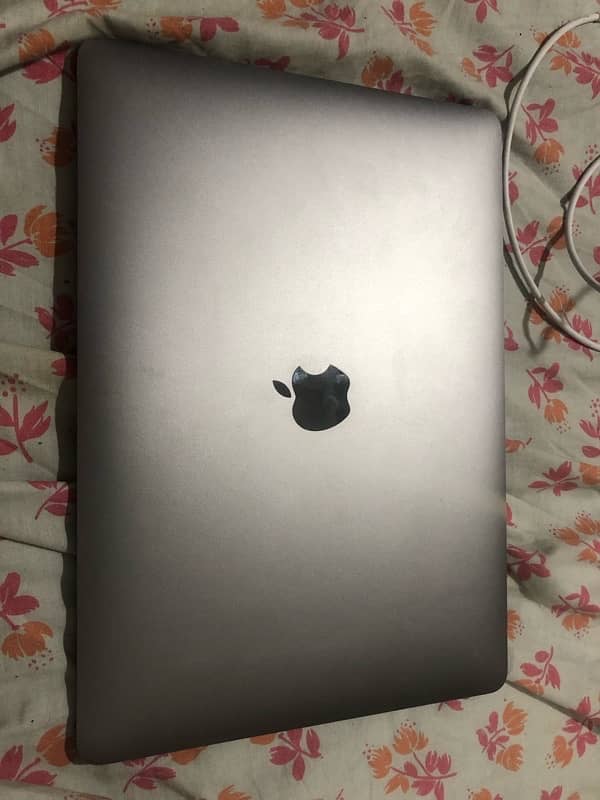 Macbook m1 air 8/512 with charger 0