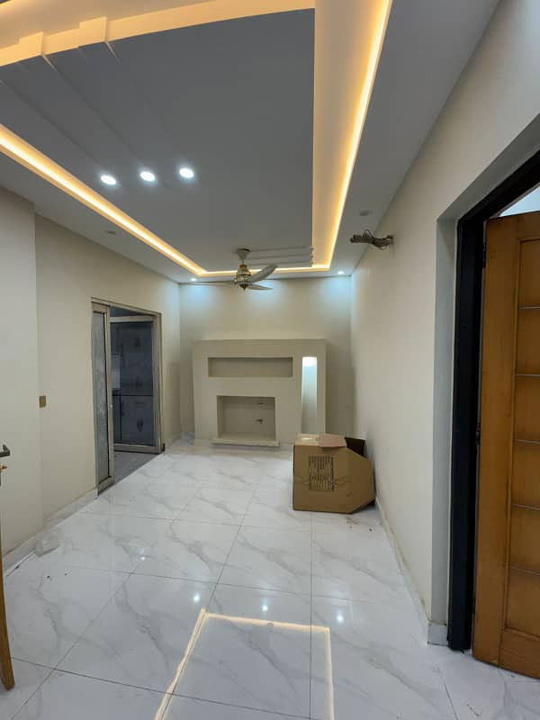 5 MARLA EXCELLENT CONDITION GOOD FULL HOUSE IDEAL LOCATION HOUSE FOR RENT IN SAFARI VILLAS BAHRIA TOWN LAHORE 0