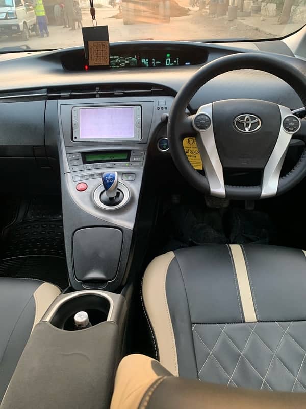 Toyota Prius 2013 S LED 13