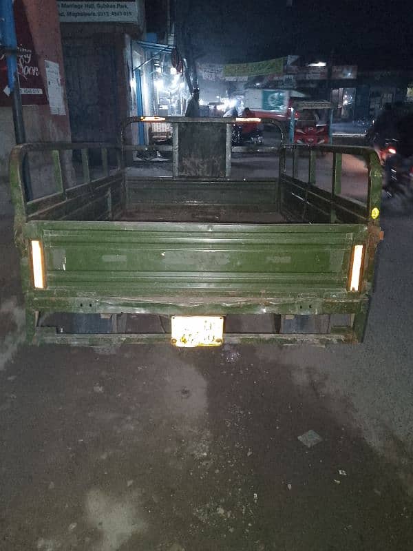 Loder riksha 18 model injen ok h koi kam ni hone Wala kagaz poore hn 4