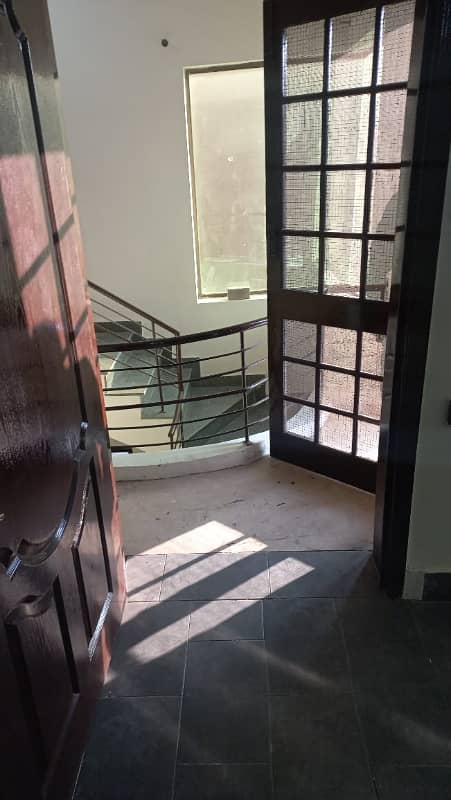 UPPER PORTION OF 8 MARLA EXCELLENT GOOD CONDITION HOUSE FOR RENT IN UMAR BLOCK BAHRIA TOWN LAHORE 3