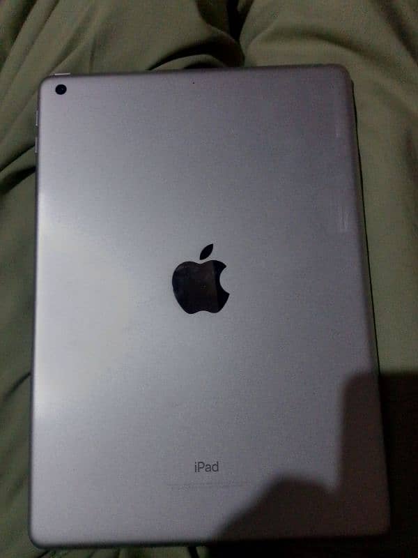 i pad 6 generation 128 GB 1