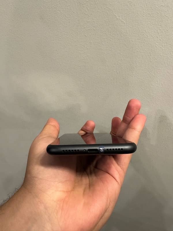 iPhone 11 ( 64gb ) 2