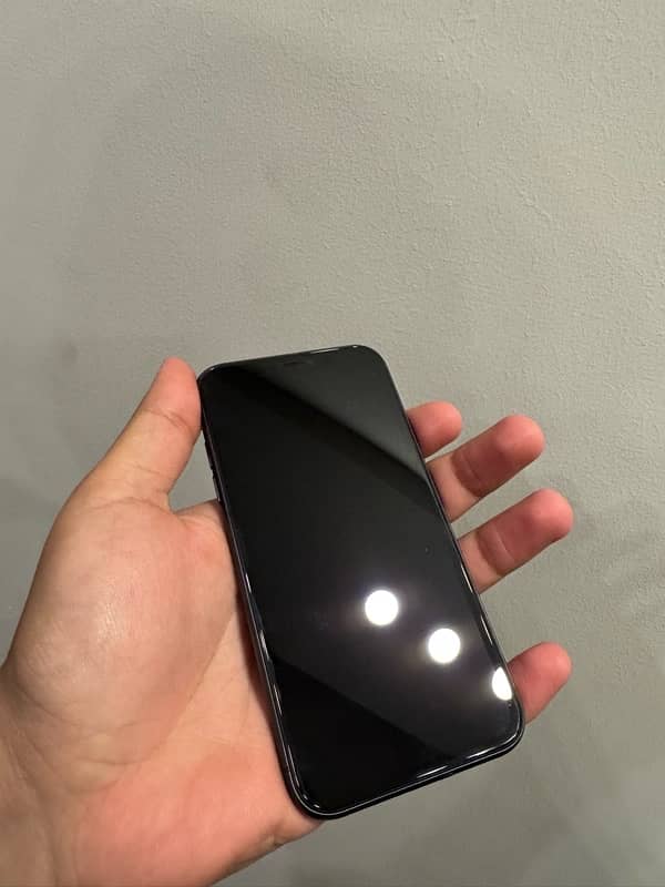 iPhone 11 ( 64gb ) 5